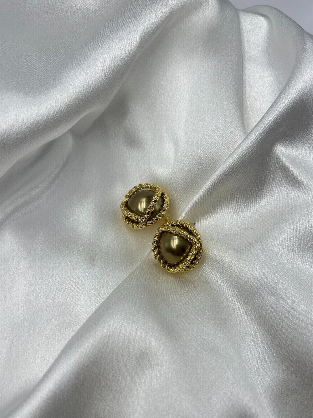 BURACHIE Vintage Style Gold Tone Statement Stud Earrings